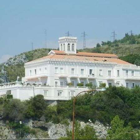 Appartamento Nel Fabbricato Denominato Il Castello برايا إيه ماري المظهر الخارجي الصورة